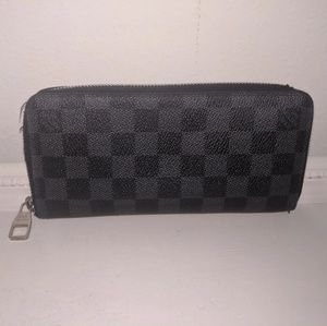 **SOLD**Authentic Louis Vuitton Graphite Zippy